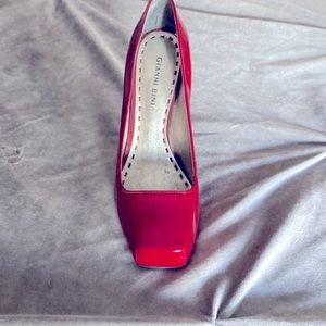 Gianni Bini size 8 paten leather 3 1/2 inch heel